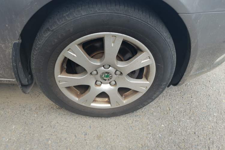 Used Skoda Octavia 2012 2.0L Automatic Yijie Version Right Front Wheel Hub
