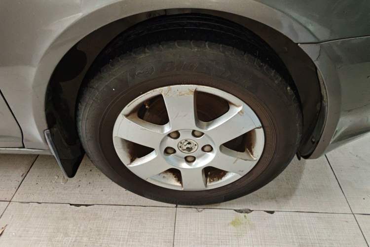 Used Skoda Octavia 2012 1.6L Manual Eado Edition Right Front Wheel Hub