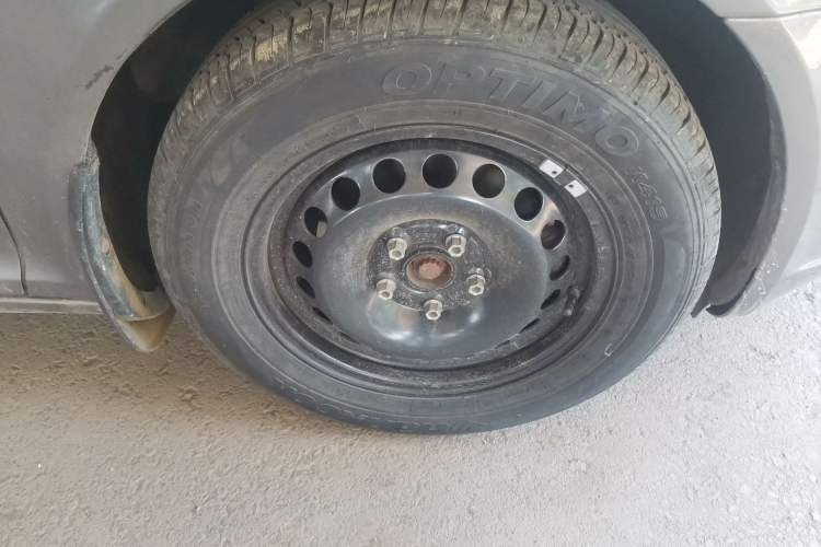 Used Skoda Octavia 2012 1.6L Automatic Yijie Edition Right Front Wheel Hub