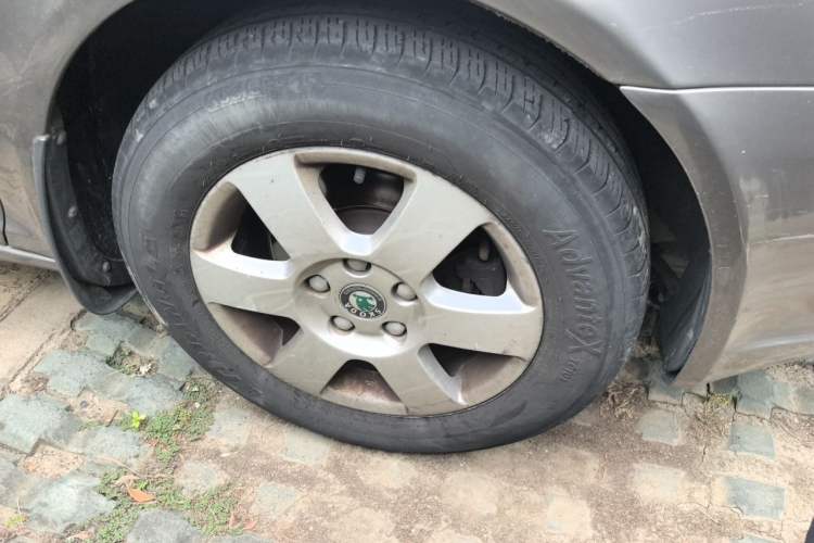 Used Skoda Octavia 2012 1.6L Automatic Yijun Edition Right Front Wheel Hub