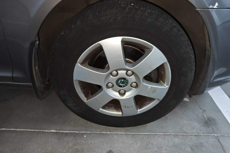Used Skoda Octavia 2012 1.6L Automatic Yijun Edition Right Front Wheel Hub