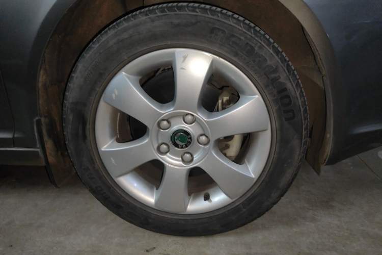 Used Skoda Octavia 2012 1.4TSI DSG Yijun Edition Right Front Wheel Hub