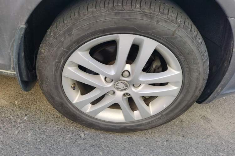 Used Skoda Octavia 2012 1.4TSI DSG Yijun Edition Right Front Wheel Hub