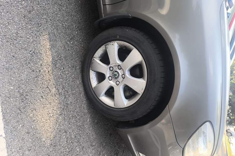 Used Skoda Octavia 2012 1.4TSI DSG Yijun Edition Right Front Wheel Hub