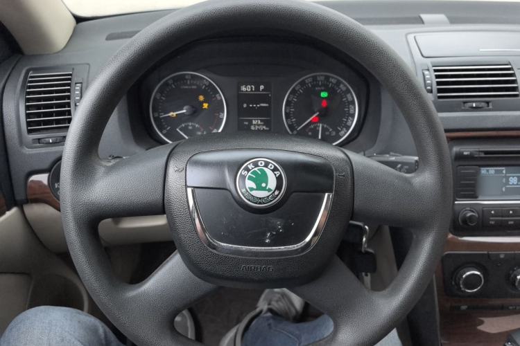 Used Skoda Octavia 2012 1.6L Automatic Yijun Edition Steering Wheel
