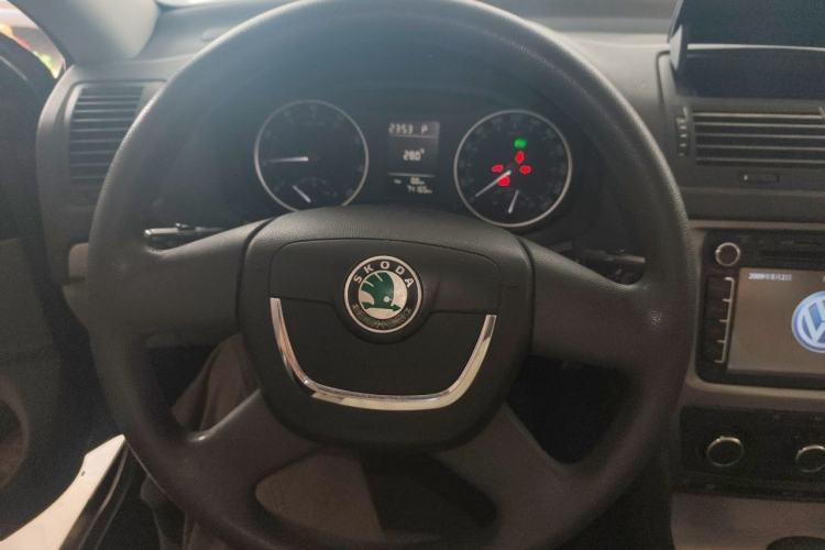 Used Skoda Octavia 2012 1.6L Automatic Yijie Edition Steering Wheel