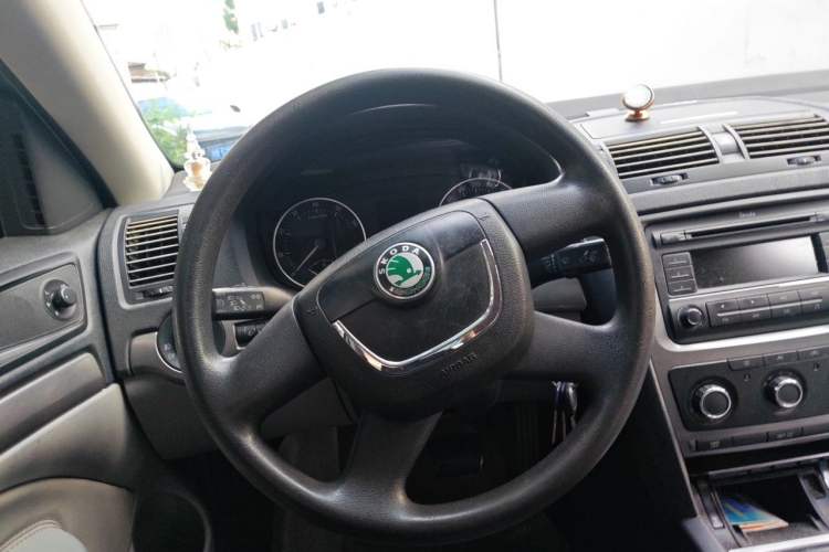 Used Skoda Octavia 2012 1.6L Automatic Yijie Edition Steering Wheel