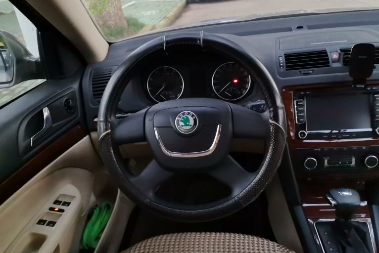 Used Skoda Octavia 2012 1.6L Automatic Yijie Edition Steering Wheel