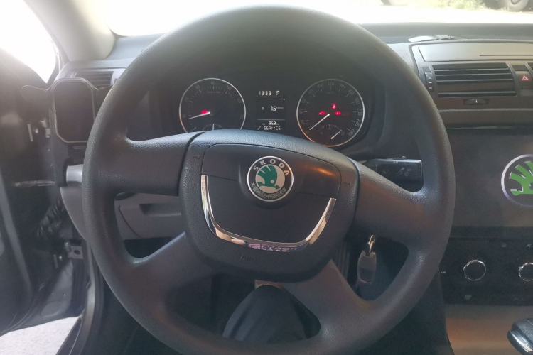 Used Skoda Octavia 2012 1.6L Automatic Yijie Edition Steering Wheel