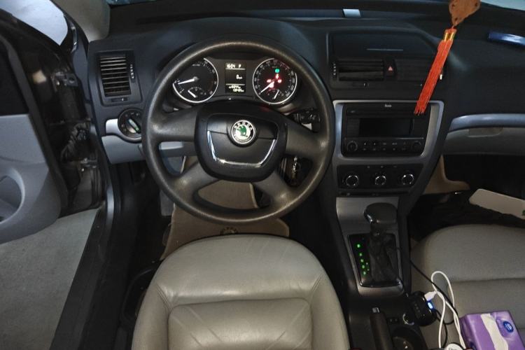 Used Skoda Octavia 2012 1.6L Automatic Yijun Edition Steering Wheel