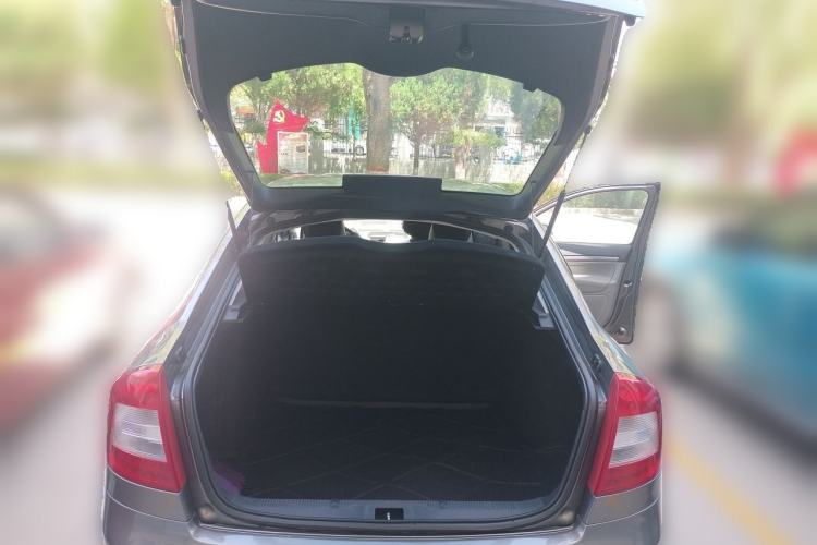Used Skoda Octavia 2012 1.6L Automatic Yijie Edition Trunk