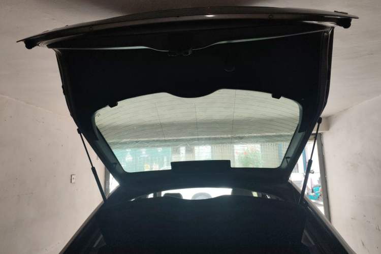 Used Skoda Octavia 2012 1.6L Automatic Yijie Edition Trunk