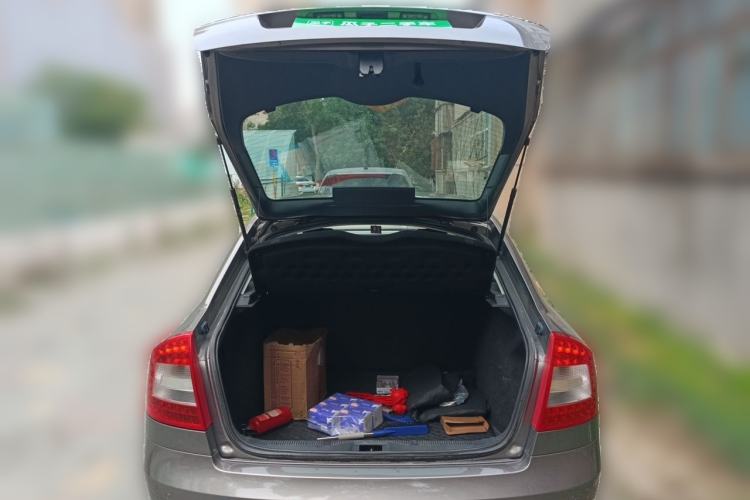 Used Skoda Octavia 2012 1.6L Automatic Yijie Edition Trunk