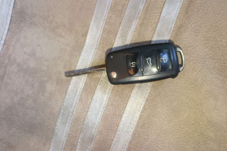 Used Skoda Octavia 2012 1.6L Manual Yijun Edition Vehicle Key