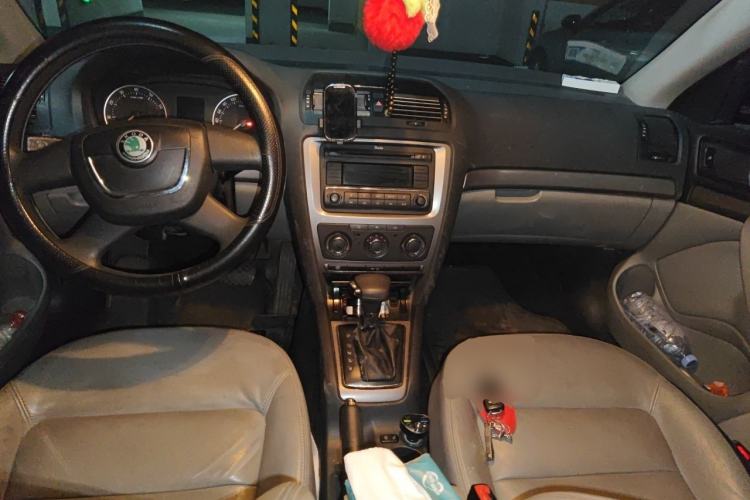 Used Skoda Octavia 2012 1.6L Automatic Yijun Edition Center Console