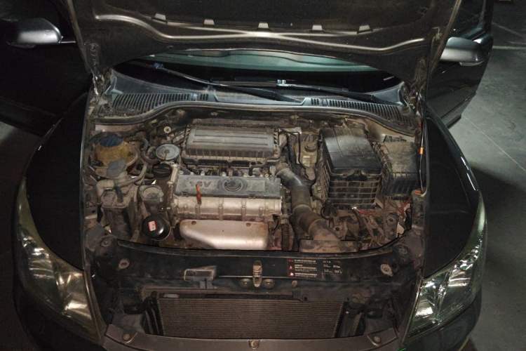 Used Skoda Octavia 2012 1.6L Automatic Yijun Edition Engine Bay