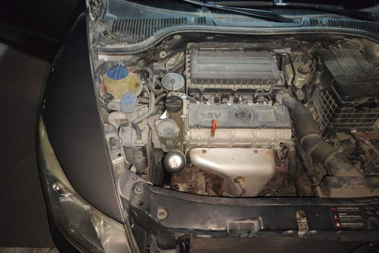 Used Skoda Octavia 2012 1.6L Automatic Yijun Edition Engine Bay Right