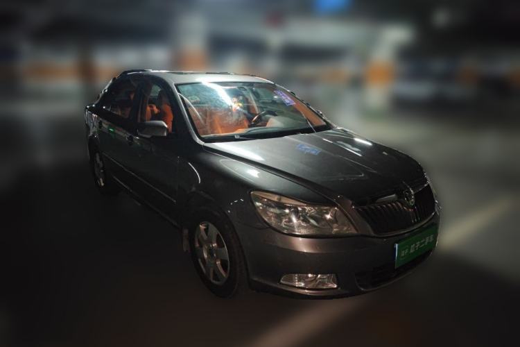 Used Skoda Octavia 2012 1.6L Automatic Yijun Edition Front Right 45 Deg