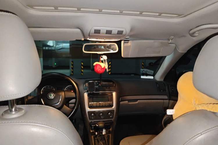 Used Skoda Octavia 2012 1.6L Automatic Yijun Edition Headliner