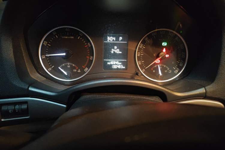 Used Skoda Octavia 2012 1.6L Automatic Yijun Edition Odometer Close Up
