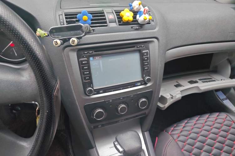 Used Skoda Octavia 2012 1.6L Automatic Yijun Edition Audio And AC Panel