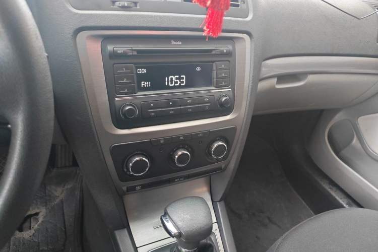 Used Skoda Octavia 2012 1.6L Automatic Yijie Edition Audio And AC Panel
