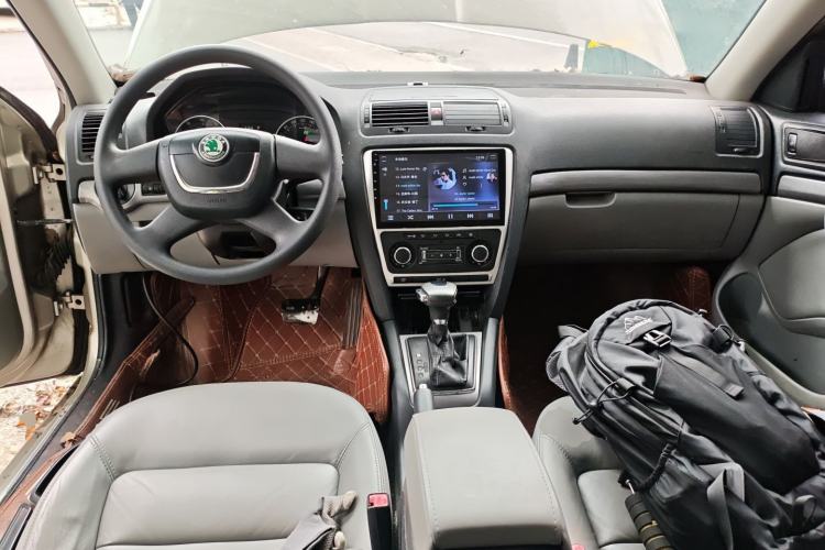 Used Skoda Octavia 2012 1.6L Automatic Yijun Edition Center Console
