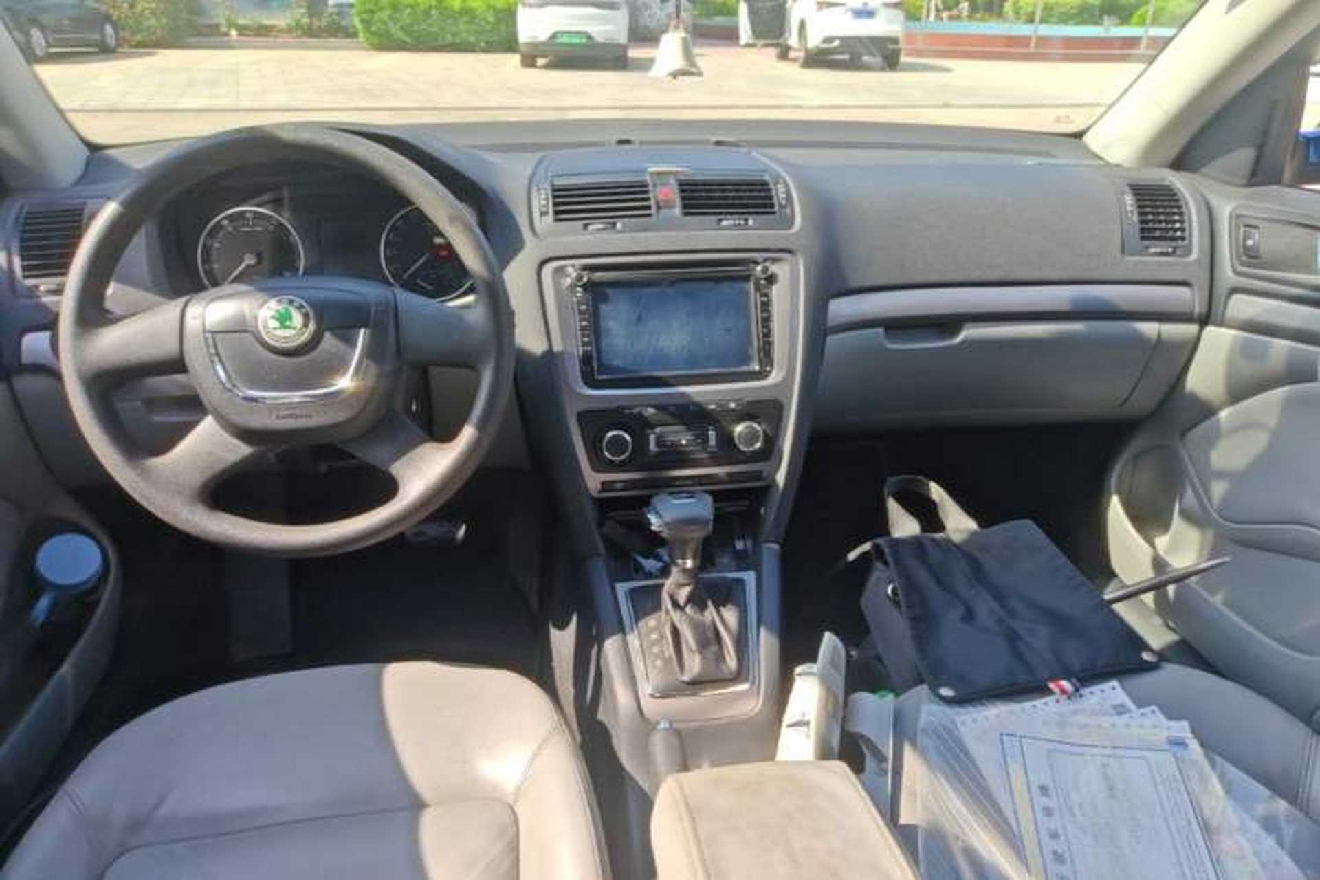 Used Skoda Octavia 2012 1.6L Automatic Yijun Edition Center Console