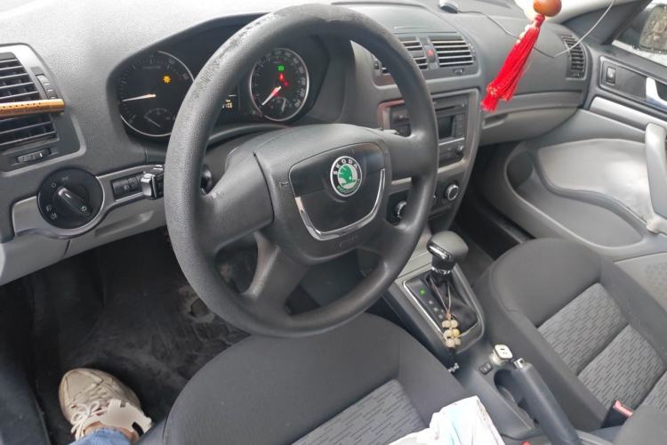 Used Skoda Octavia 2012 1.6L Automatic Yijie Edition Center Console