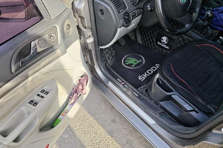 Used Skoda Octavia 2012 1.6L Manual Yijie Edition Driver Seat