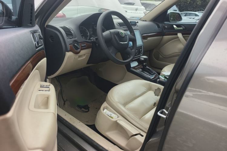Used Skoda Octavia 2012 1.6L Automatic Yijun Edition Driver Seat