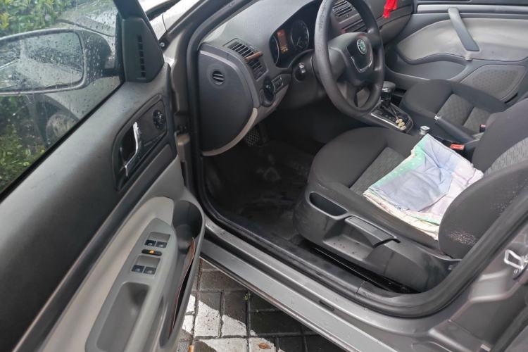 Used Skoda Octavia 2012 1.6L Automatic Yijie Edition Driver Seat