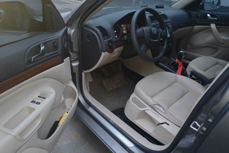 Used Skoda Octavia 2012 1.6L Manual Yijun Edition Driver Seat