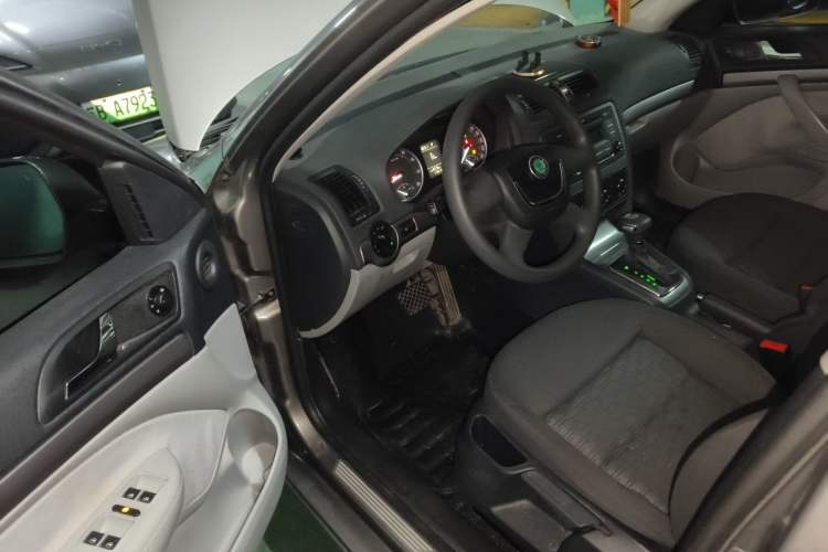 Used Skoda Octavia 2012 2.0L Automatic Yijie Version Driver Seat