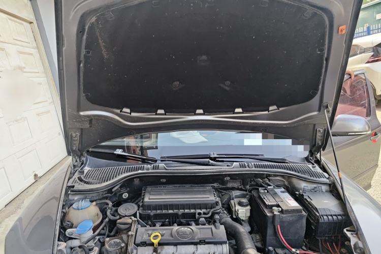 Used Skoda Octavia 2012 1.6L Manual Yijie Edition Engine Bay