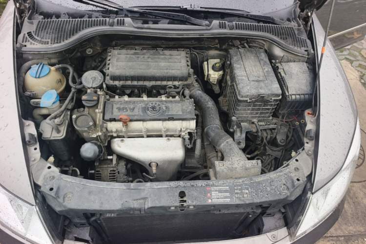 Used Skoda Octavia 2012 1.6L Automatic Yijun Edition Engine Bay