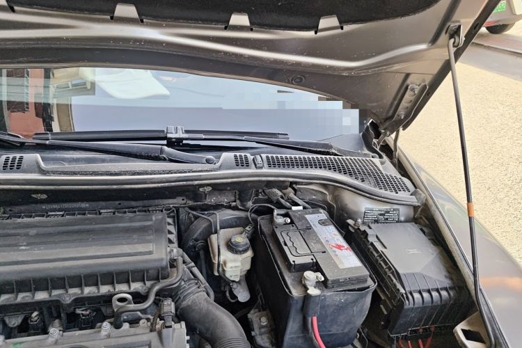 Used Skoda Octavia 2012 1.6L Manual Yijie Edition Engine Bay Left
