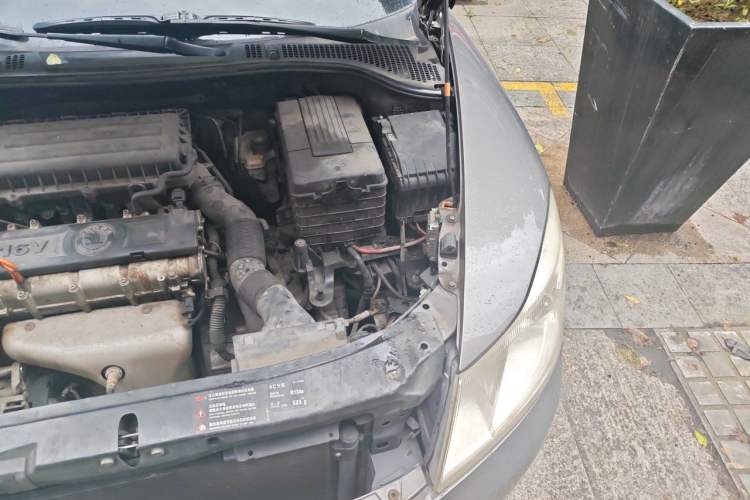 Used Skoda Octavia 2012 1.6L Automatic Yijun Edition Engine Bay Left