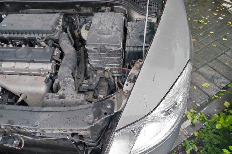Used Skoda Octavia 2012 1.6L Automatic Yijie Edition Engine Bay Left