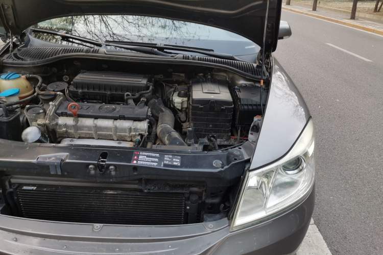 Used Skoda Octavia 2012 1.6L Automatic Yijie Edition Engine Bay Left