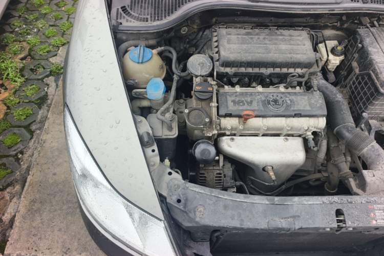 Used Skoda Octavia 2012 1.6L Automatic Yijun Edition Engine Bay Right