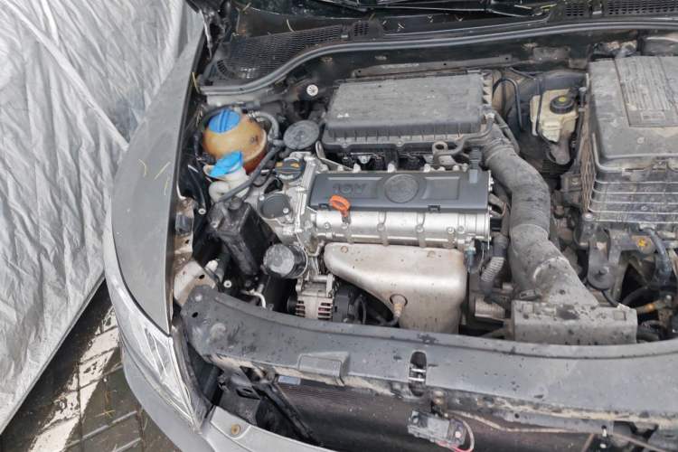 Used Skoda Octavia 2012 1.6L Automatic Yijie Edition Engine Bay Right