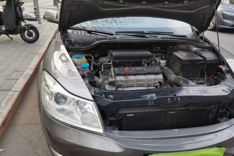 Used Skoda Octavia 2012 1.6L Automatic Yijie Edition Engine Bay Right
