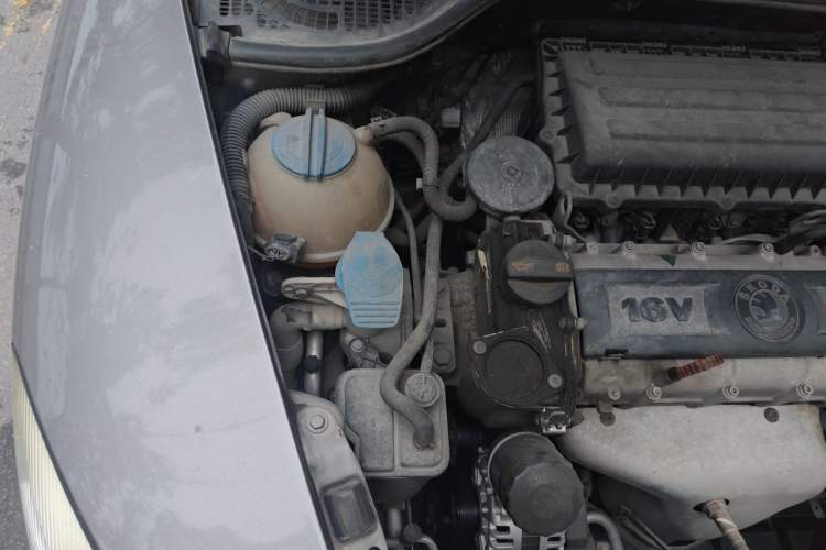 Used Skoda Octavia 2012 1.6L Manual Yijun Edition Engine Bay Right