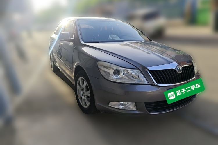 Used Skoda Octavia 2012 1.6L Manual Yijie Edition Front Right 45 Deg