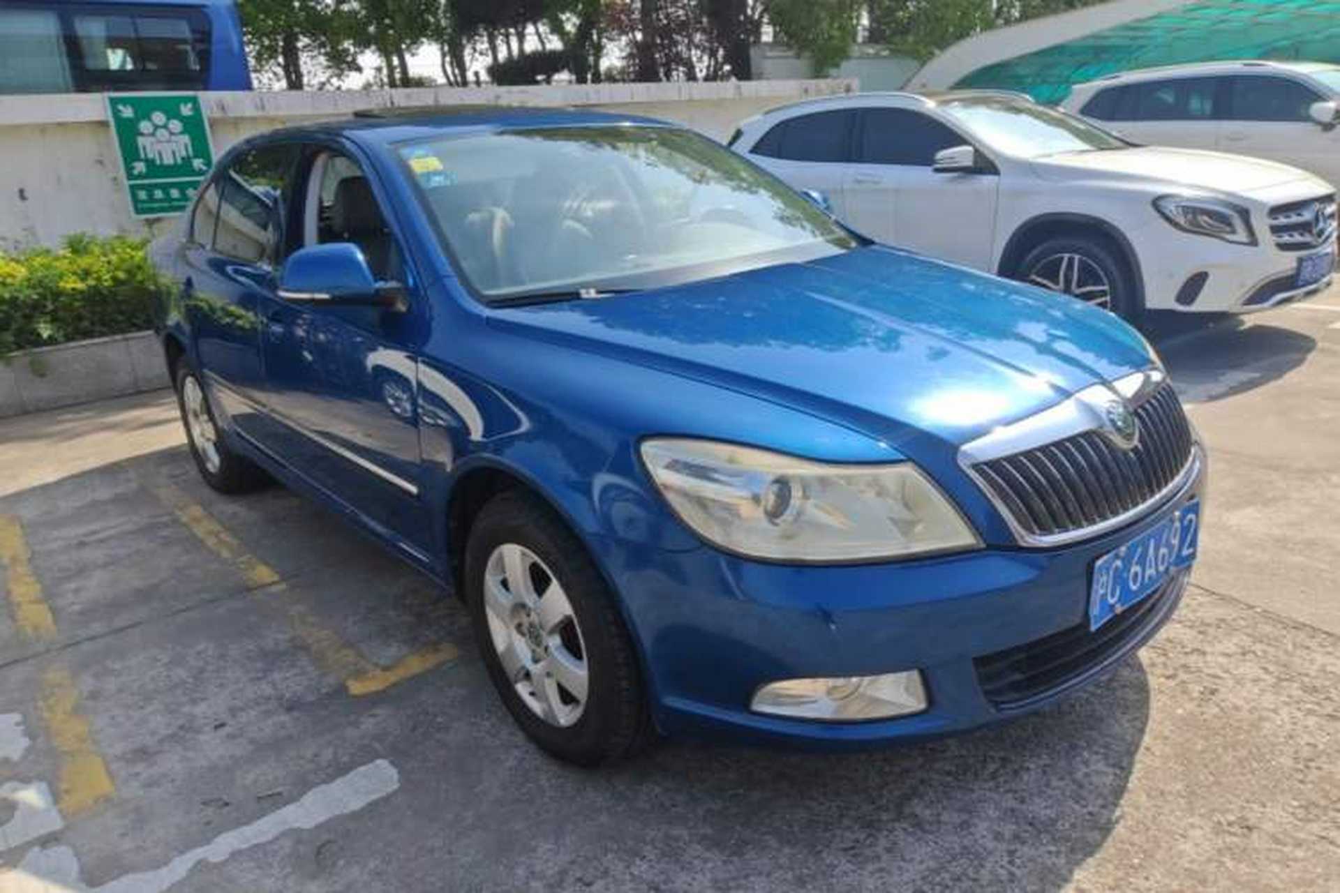 Used Skoda Octavia 2012 1.6L Automatic Yijun Edition Front Right 45 Deg