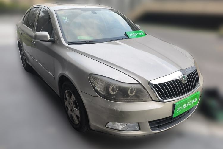 Used Skoda Octavia 2012 1.6L Automatic Yijun Edition Front Right 45 Deg