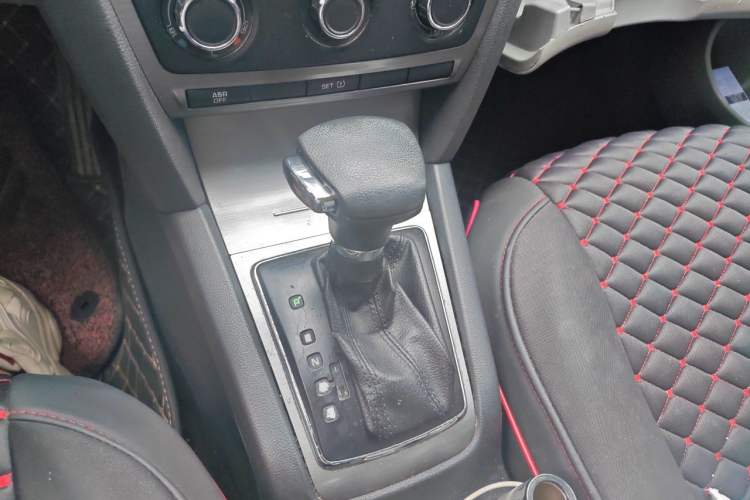 Used Skoda Octavia 2012 1.6L Automatic Yijun Edition Gear Lever