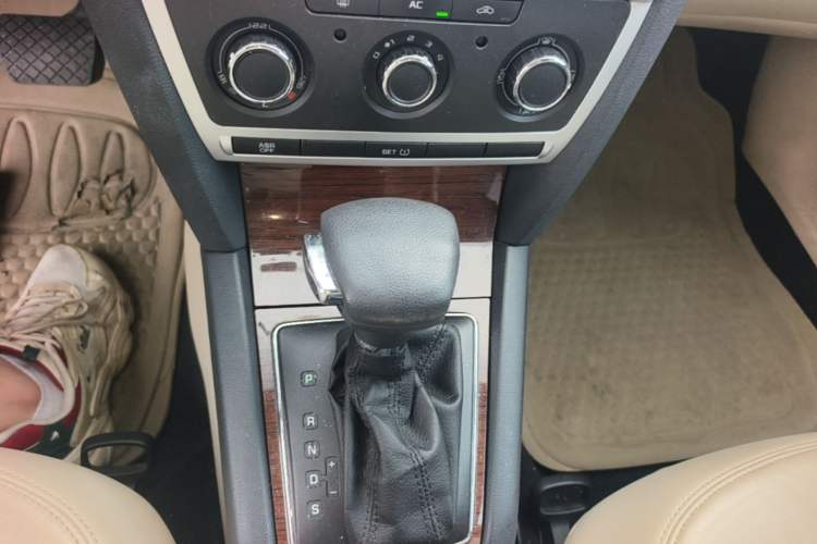 Used Skoda Octavia 2012 1.6L Automatic Yijun Edition Gear Lever