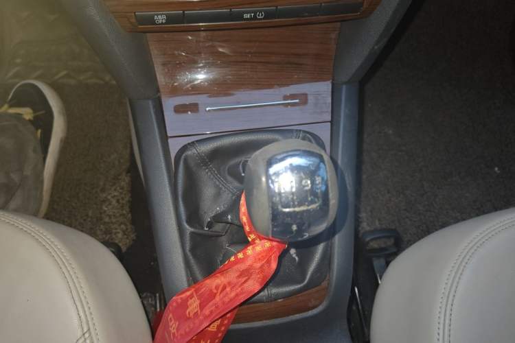 Used Skoda Octavia 2012 1.6L Manual Yijun Edition Gear Lever
